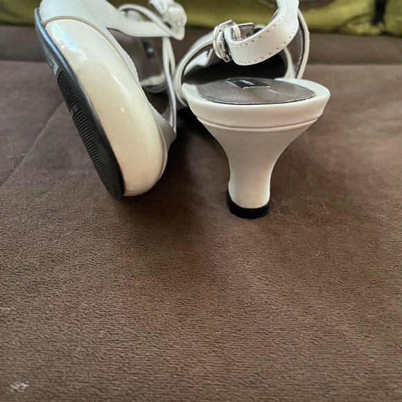 Arrays Medium Width Sling Backs - Picture 4 of 4